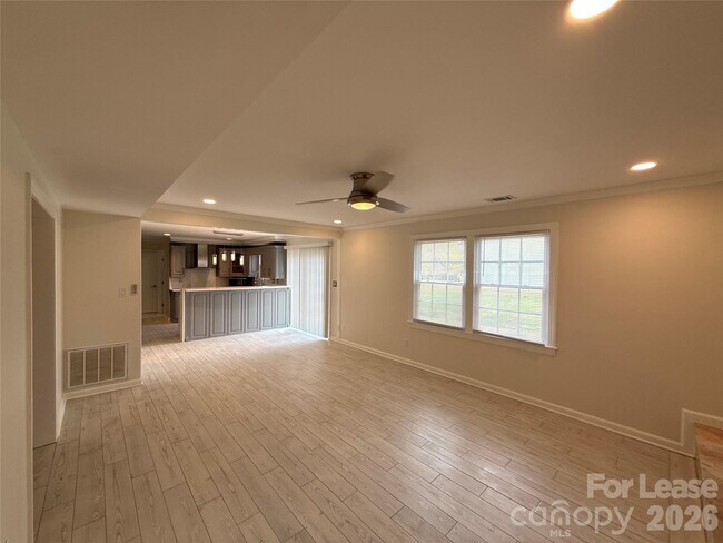 Foto del edificio - 7318 Connan Ln