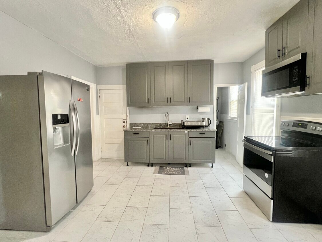 Foto principal - 69 Harbison Ave