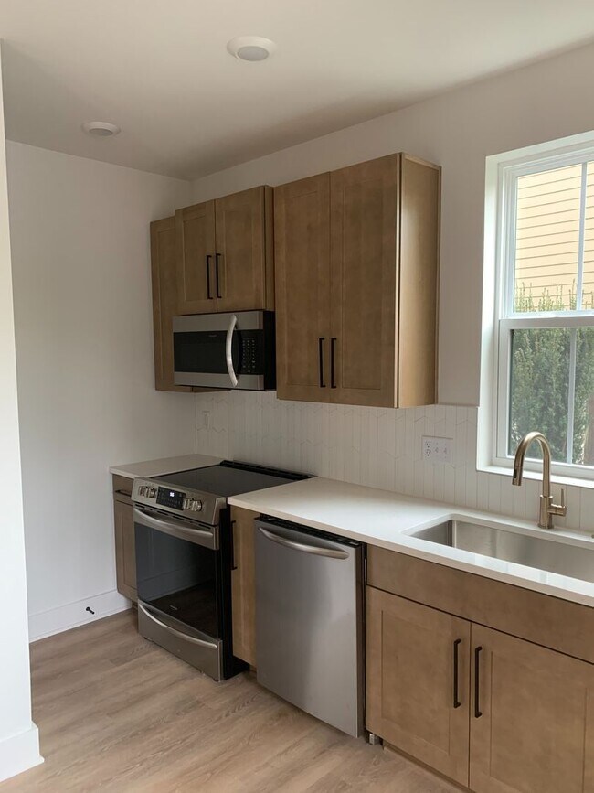 Foto del edificio - Riverside Townhome for Rent!