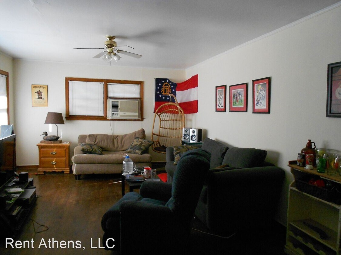 Building Photo - 3 br, 1 bath House - 559 Woodland Hills