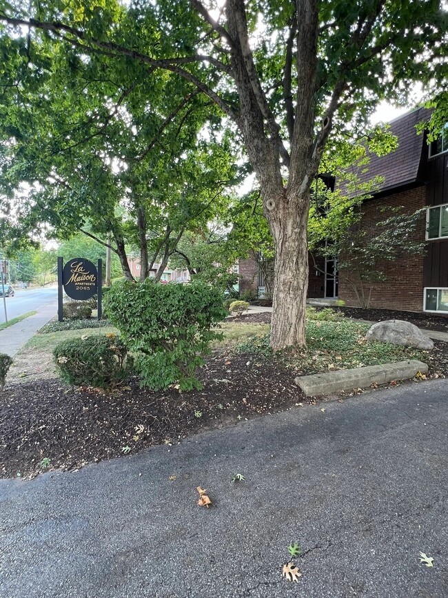 Building Photo - 2065 Sutton Ave