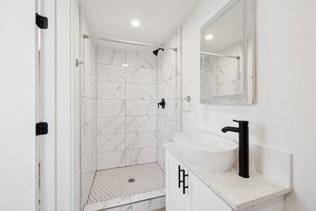 Foto del edificio - 1151 W 37th Dr- Housing near USC