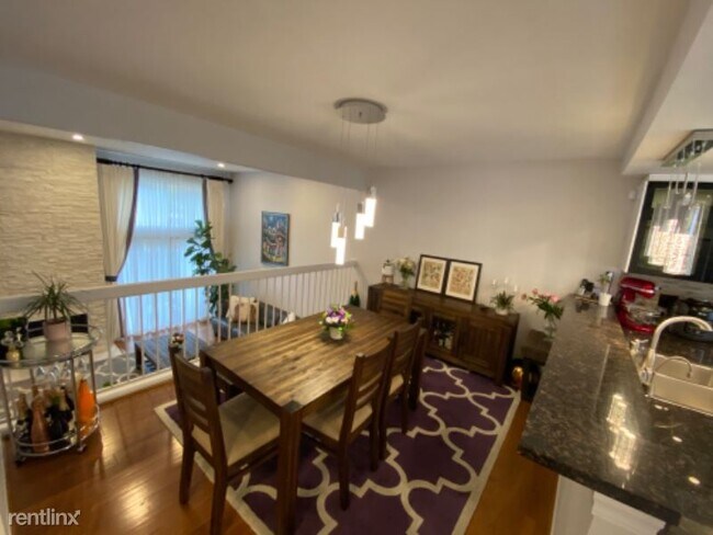 Building Photo - 2 br, 2.5 bath Townhome - 28152 Driver Ave