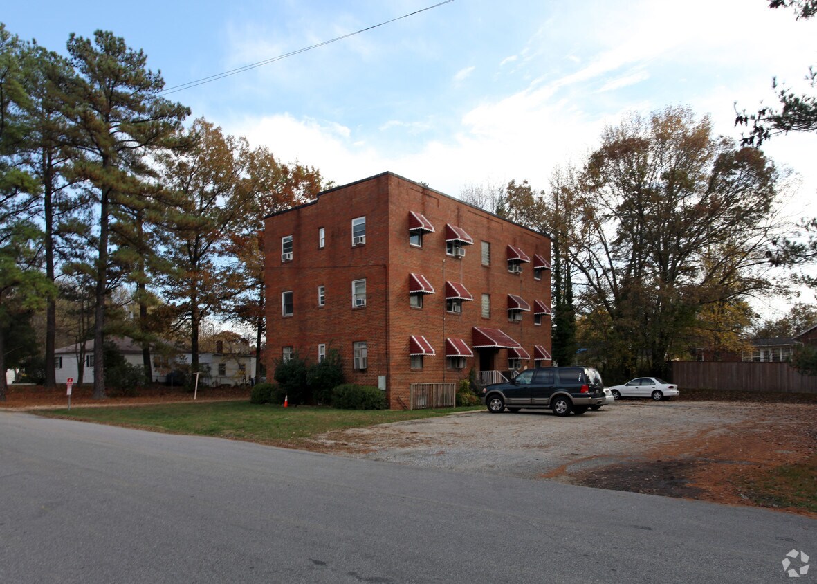 704 Washington Ave, La Plata, MD 20646 Apartments in La Plata, MD