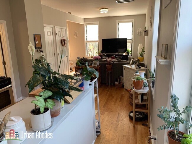Foto del edificio - 1248 N Greenview Ave