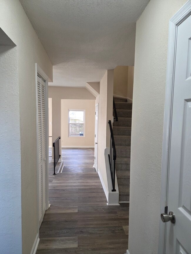 Building Photo - 1100 Clear Springs Rd