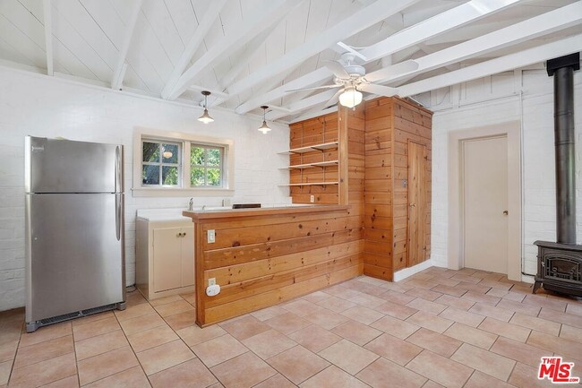 Building Photo - 21652 Encina Rd
