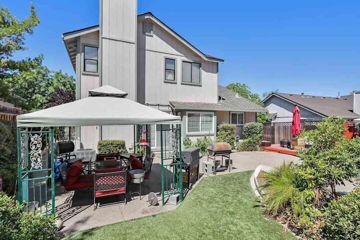 Foto principal - 4005 Rocky Point Dr