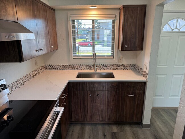 Foto del edificio - Updated 2 bedroom 1.5 bathroom duplex!