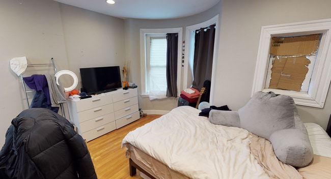 Building Photo - 83 Windsor St