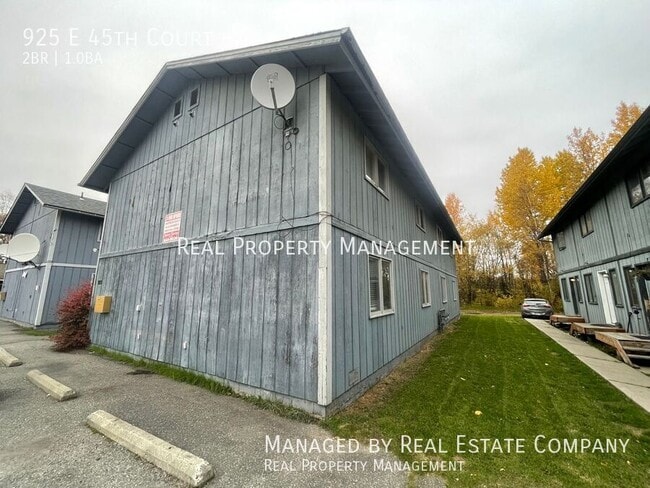 Building Photo - 925 E 45th Ct