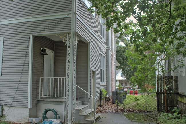 Foto del edificio - 311 W Columbia Ave