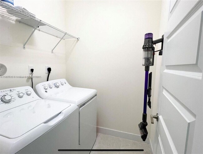 Foto del edificio - 4640 NW 84th Ave