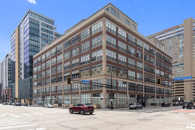 Building Photo - 521 S 7th St