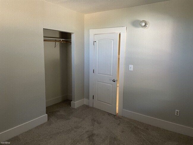 Building Photo - 3 br, 1 bath 4plex - 1104 Ralston Street 1