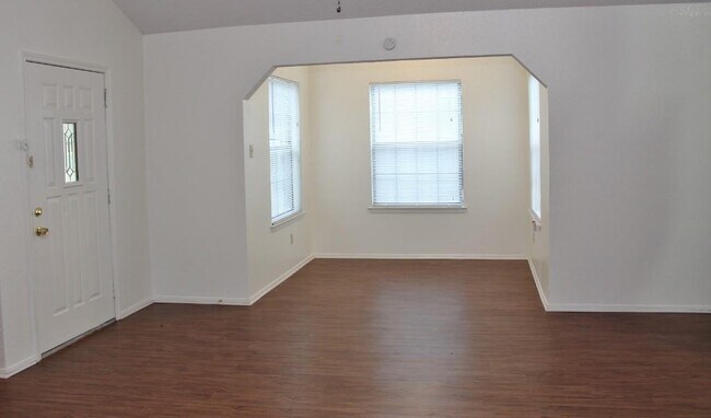 Building Photo - 1734 Carrington Dr