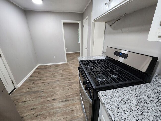 Building Photo - 2640 Greenfield Ave