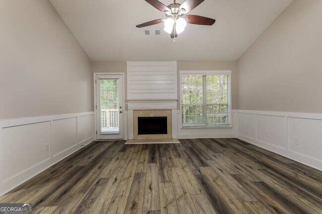 Foto del edificio - 1634 Riverview Ct