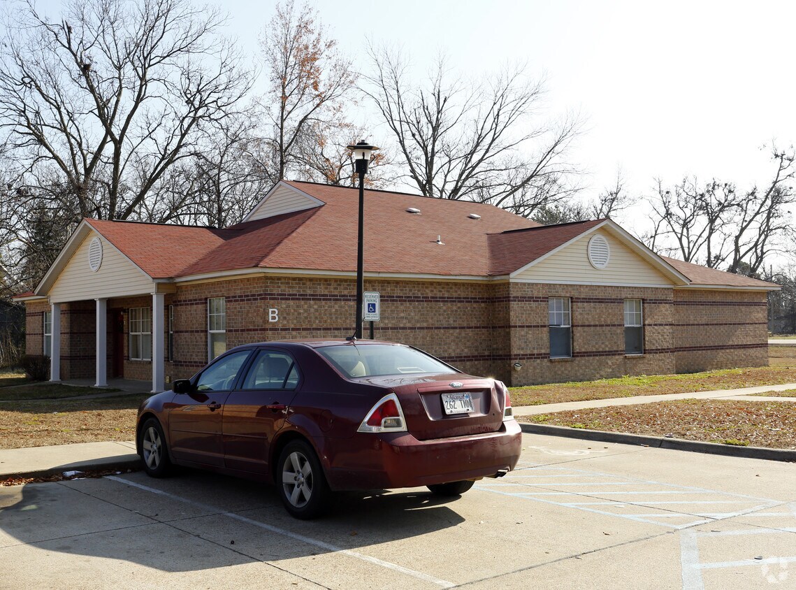 Foto del edificio - Davis Manor Apartments