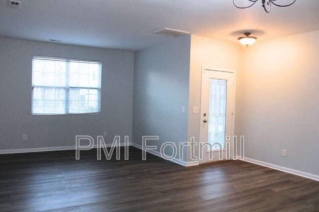 Photo - 1147 Spicewood Pines Rd House