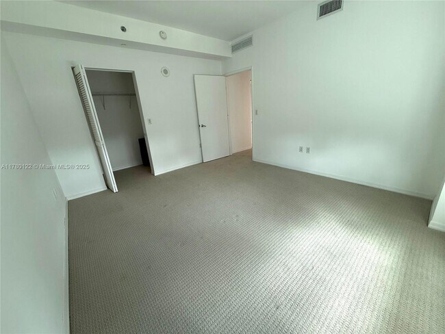 Building Photo - 951 Brickell Ave