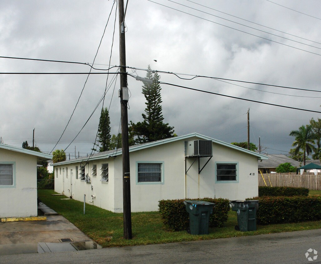 Building Photo - 400-404 SE 4th Ave