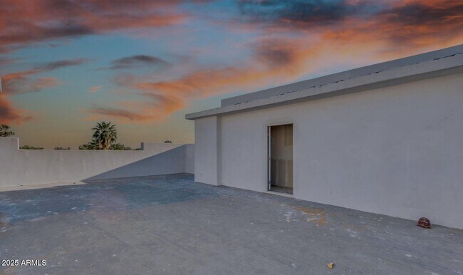 Foto del edificio - 832 S Farmer Ave