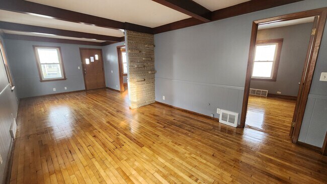 Foto del edificio - 20664 Miller Ave