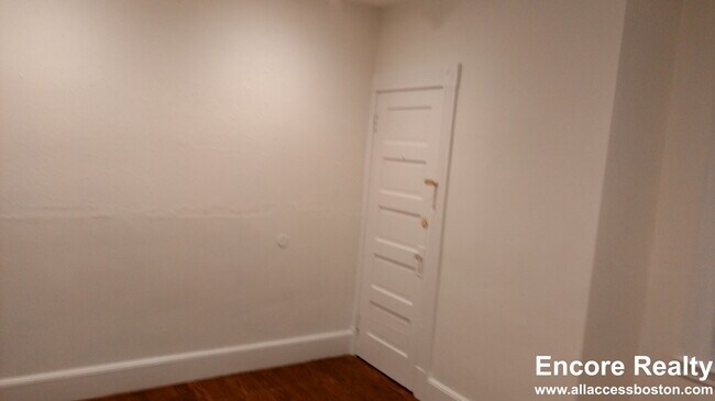 Foto del edificio - 4 Garden Ct St