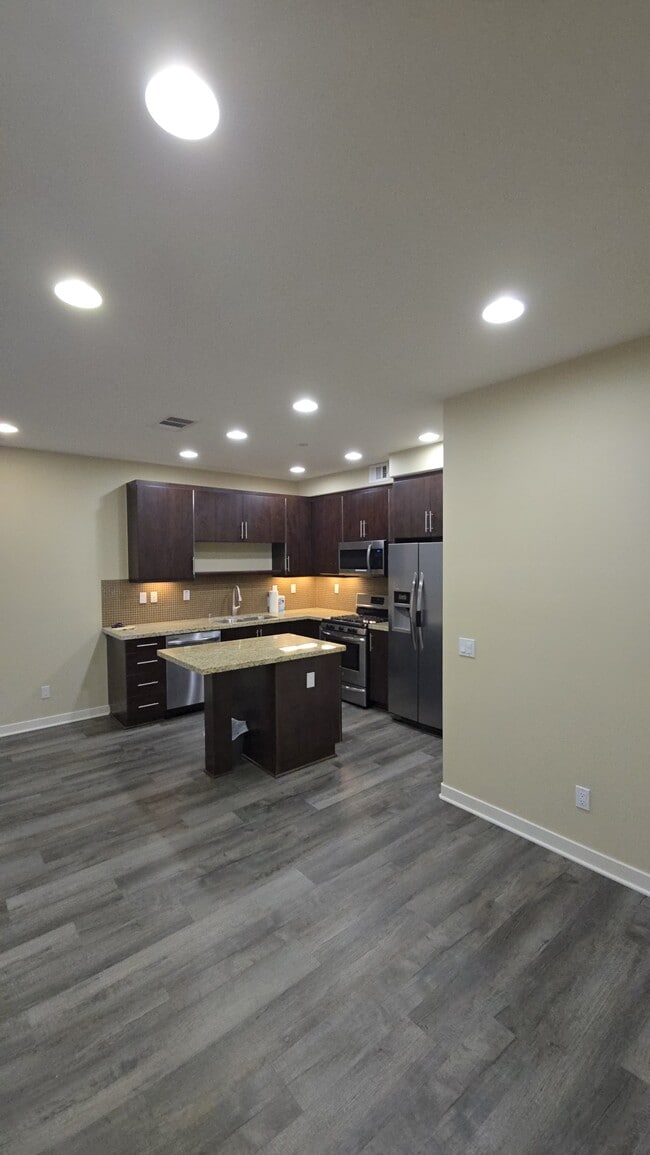 Building Photo - 2180 Cosmo Way