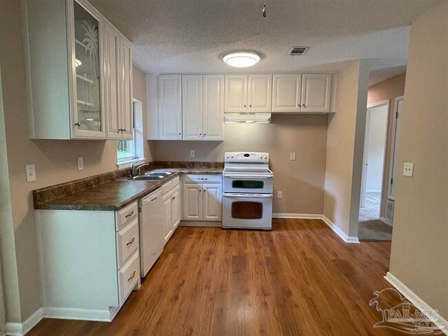 Building Photo - 6975 Woodley Dr