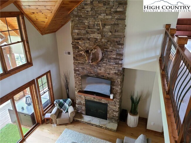 Building Photo - 135A Wapiti Way