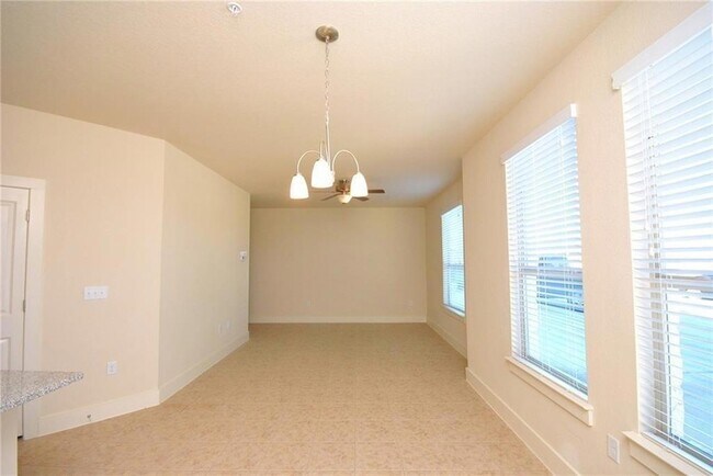 Foto del edificio - 2222 Creekside Ln