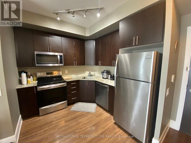 Photo du bâtiment - 560 Front St W