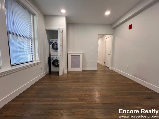 Building Photo - 54 Queensberry St