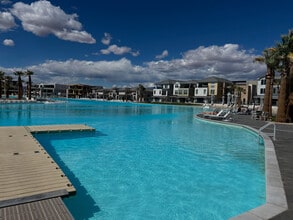 Building Photo - 756 W Sunfire Ln