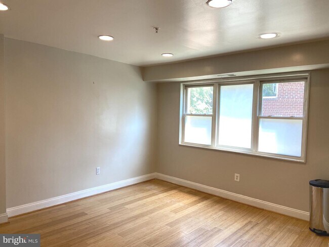 Foto del edificio - 4724 Benning Rd SE