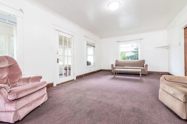 Building Photo - Available for Reservation MAY 2026