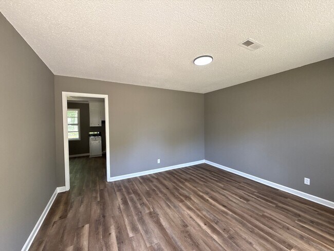 Building Photo - 1115 Berrywood Ave