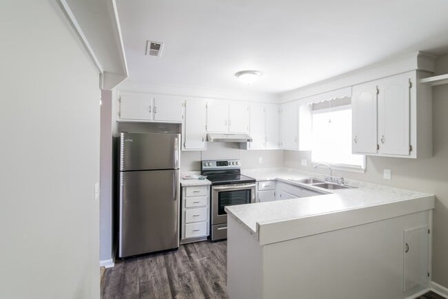 Building Photo - 3425 Smoketree Ct