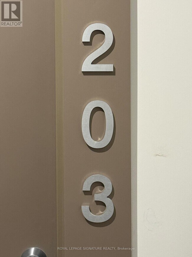 Photo du bâtiment - 1010 Sandy Beach Rd