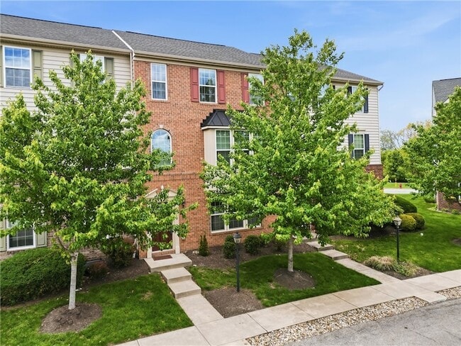 Photo - 202 Pointe View Dr Townhome
