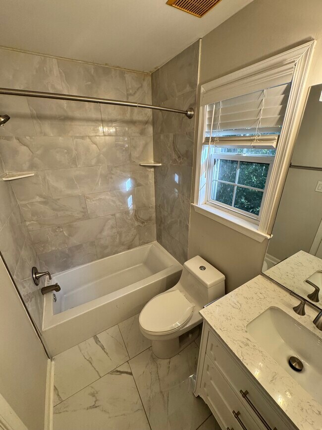 Foto del edificio - 104 Hamlin Dr