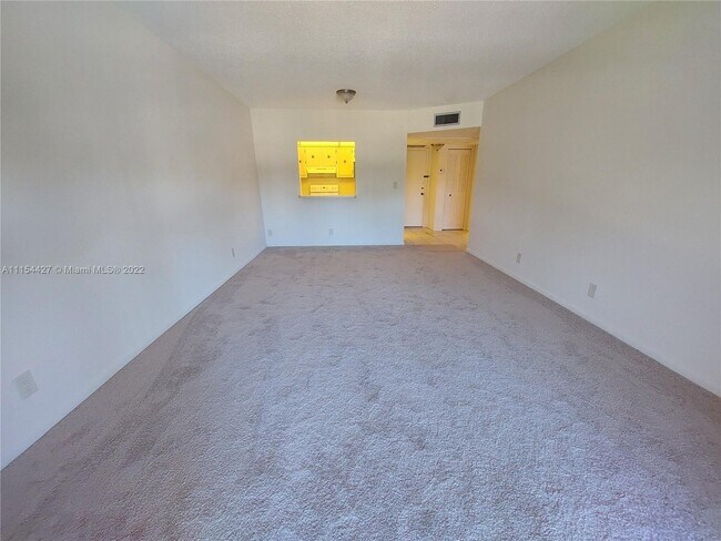Foto del edificio - 257 S Cypress Rd