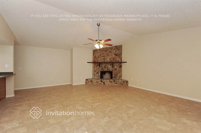 Building Photo - 10840 Peppertree Ln