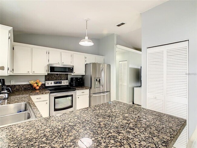 Foto del edificio - 421 Tropicana Pkwy E