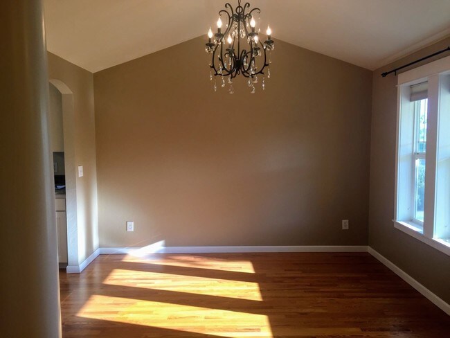 Building Photo - 3 br, 2 bath House - 3409 Korbel St