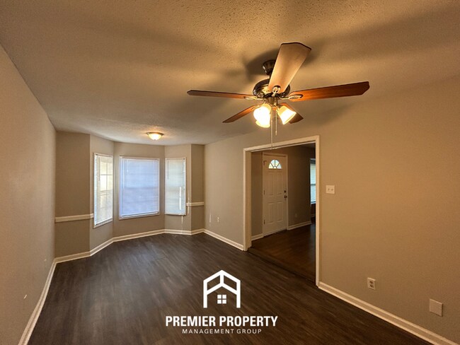 Foto del edificio - 8288 Cedarbrush Dr