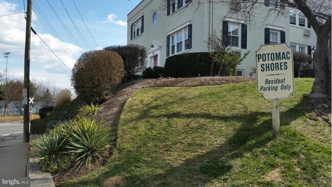 Building Photo - 402 Bashford Ln