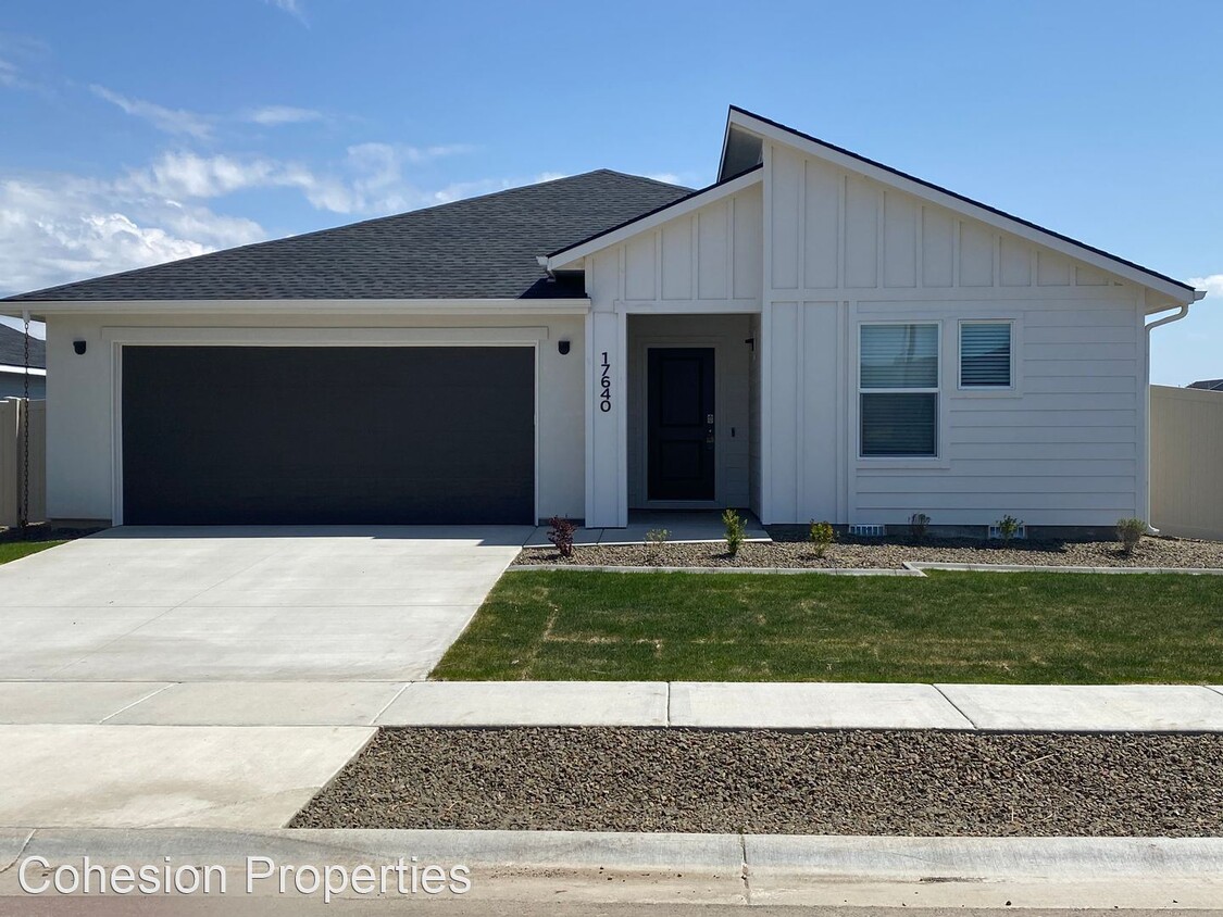 Primary Photo - 3 br, 2 bath House - 17640 N Onaway Ave